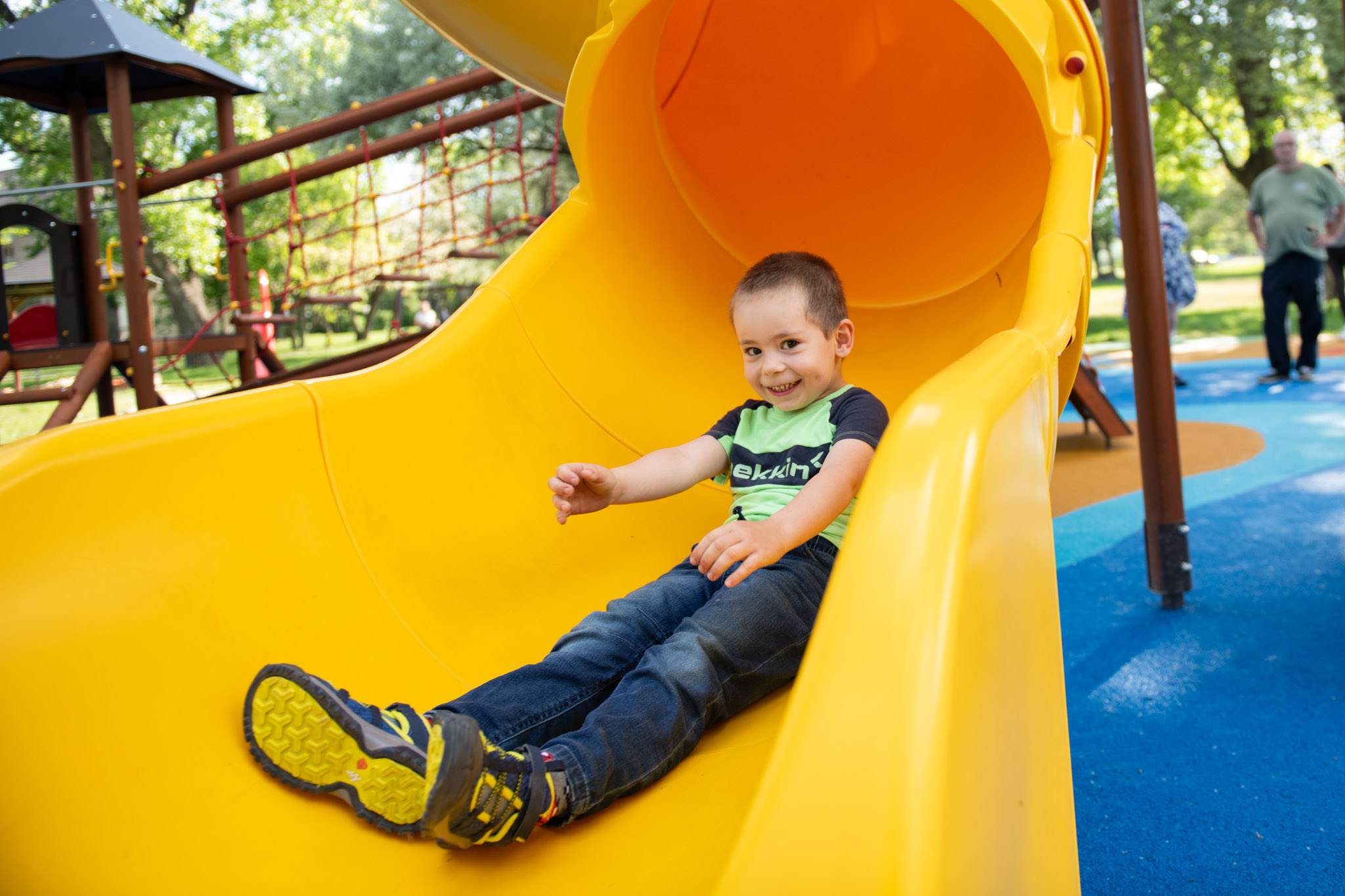 Új játszótér Maroshegyen a Gárdonyi Géza Művelődési Ház előtt